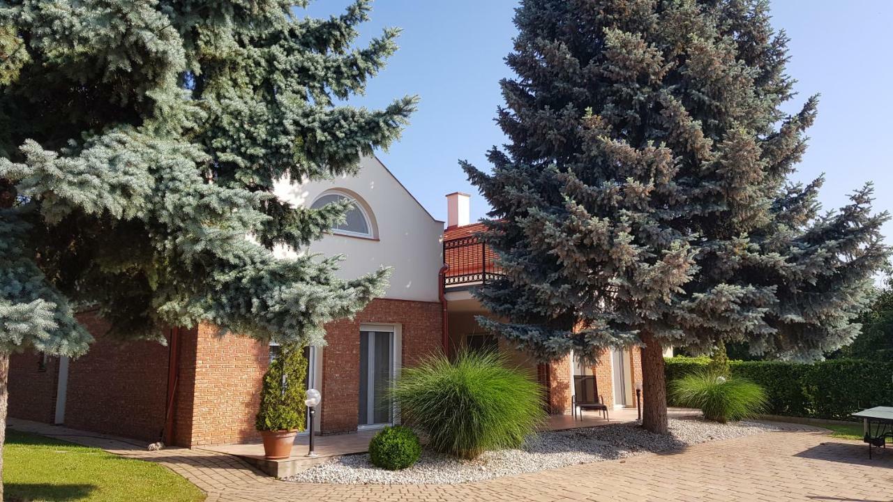 Mimi Apartman Balatonalmádi Exteriör bild