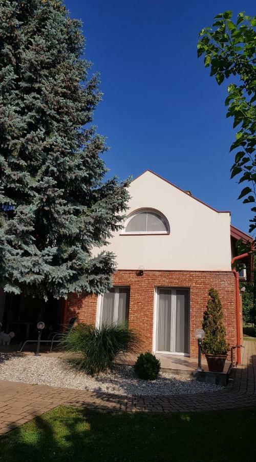 Mimi Apartman Balatonalmádi Exteriör bild