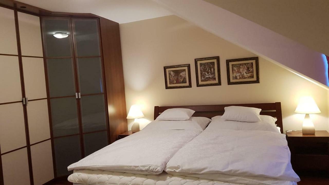 Mimi Apartman Balatonalmádi Exteriör bild